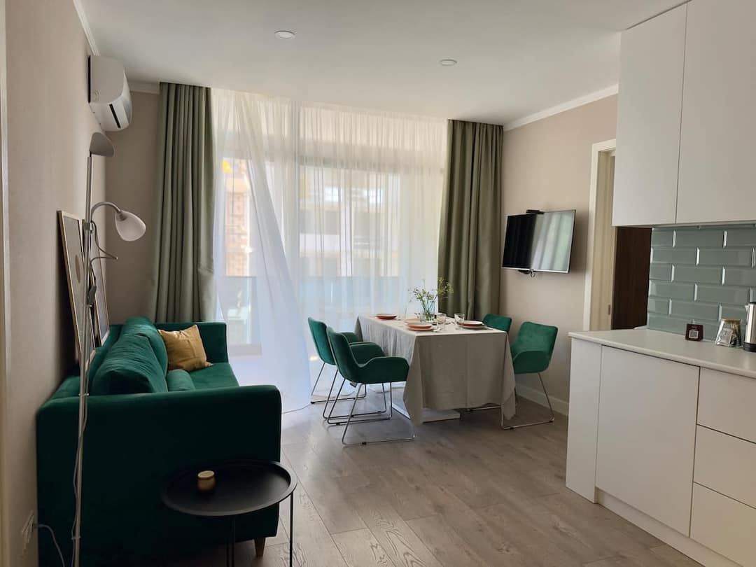 Greenside Emerald